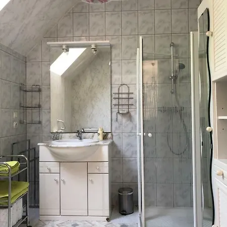 Lo'gite L'allee Du Val Holiday home